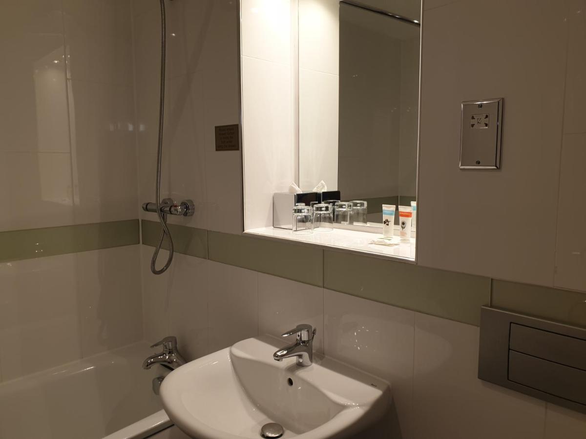 Legacy Preston International Hotel Bagian luar foto