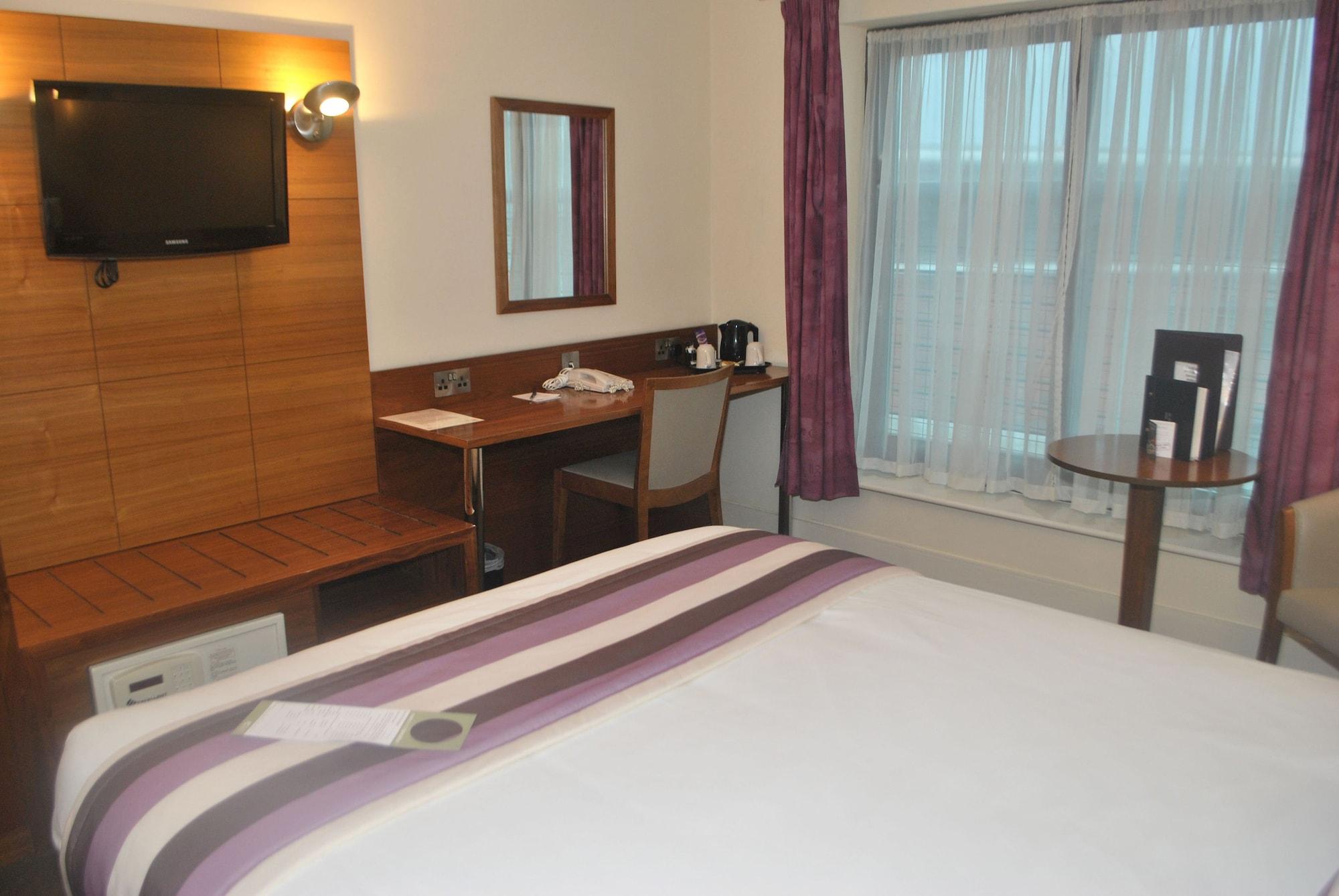 Legacy Preston International Hotel Bagian luar foto