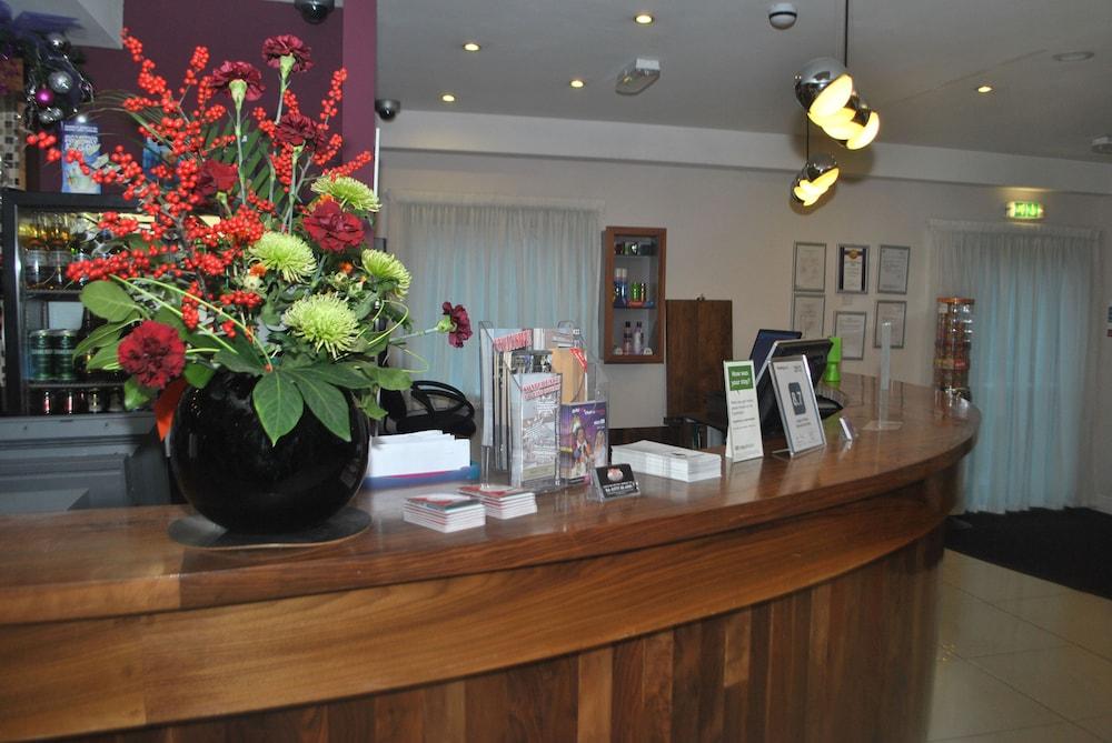 Legacy Preston International Hotel Bagian luar foto