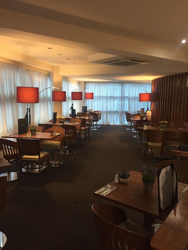 Legacy Preston International Hotel Bagian luar foto