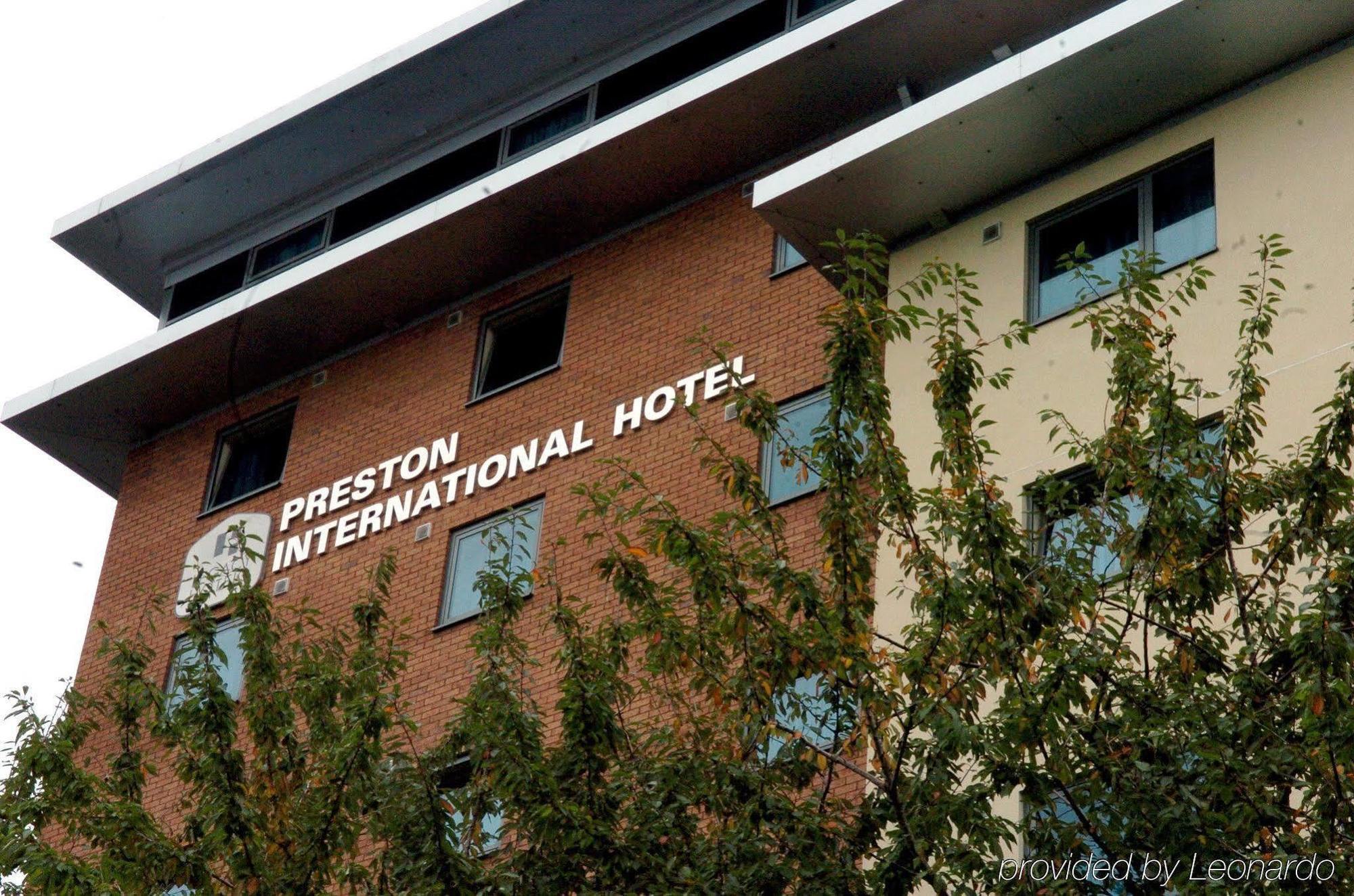 Legacy Preston International Hotel Bagian luar foto